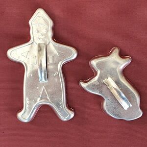 VINTAGE tin Gingerbread and Bunny cookie cutters